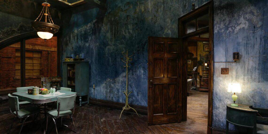The Shape of Water - Set Design and Decor Tells Its Own Story