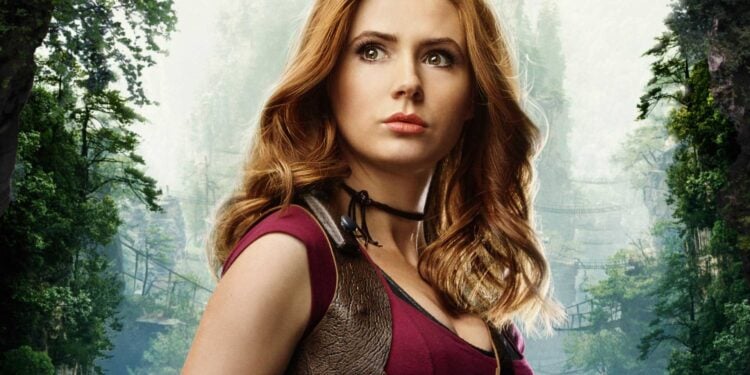 Karen Gillan (38) Shares Images of Her Rock-Hard Abs From the Jumanji 4 Set