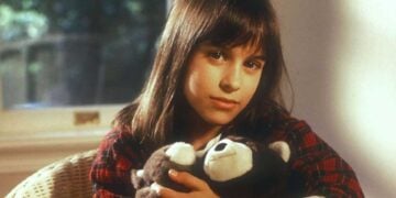 Lacey-Chabert-party-of-five