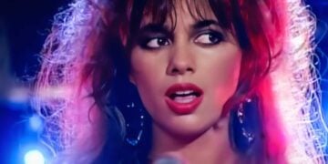 Susanna Hoffs The Bangles Walk Like An Egyptian
